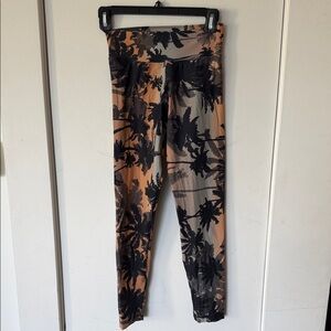 Liquido Black and Tan Leaf Pattern Leggings